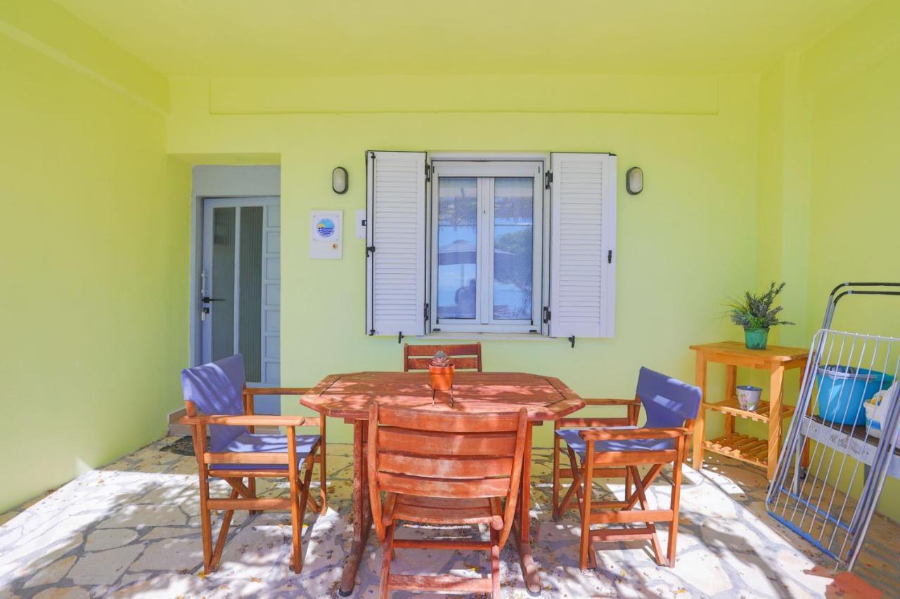 Kaminaki Beachfront Apartments Nisaki  外观 照片