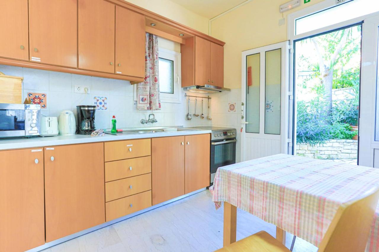 Kaminaki Beachfront Apartments Nisaki  外观 照片