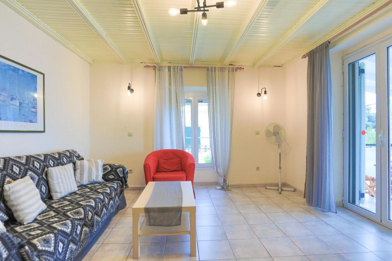 Kaminaki Beachfront Apartments Nisaki  外观 照片