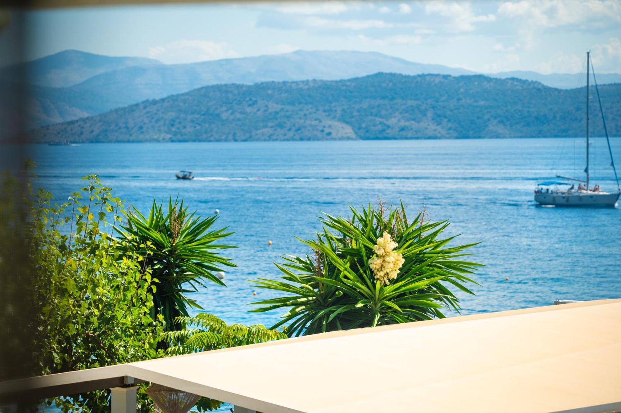 Kaminaki Beachfront Apartments Nisaki  外观 照片