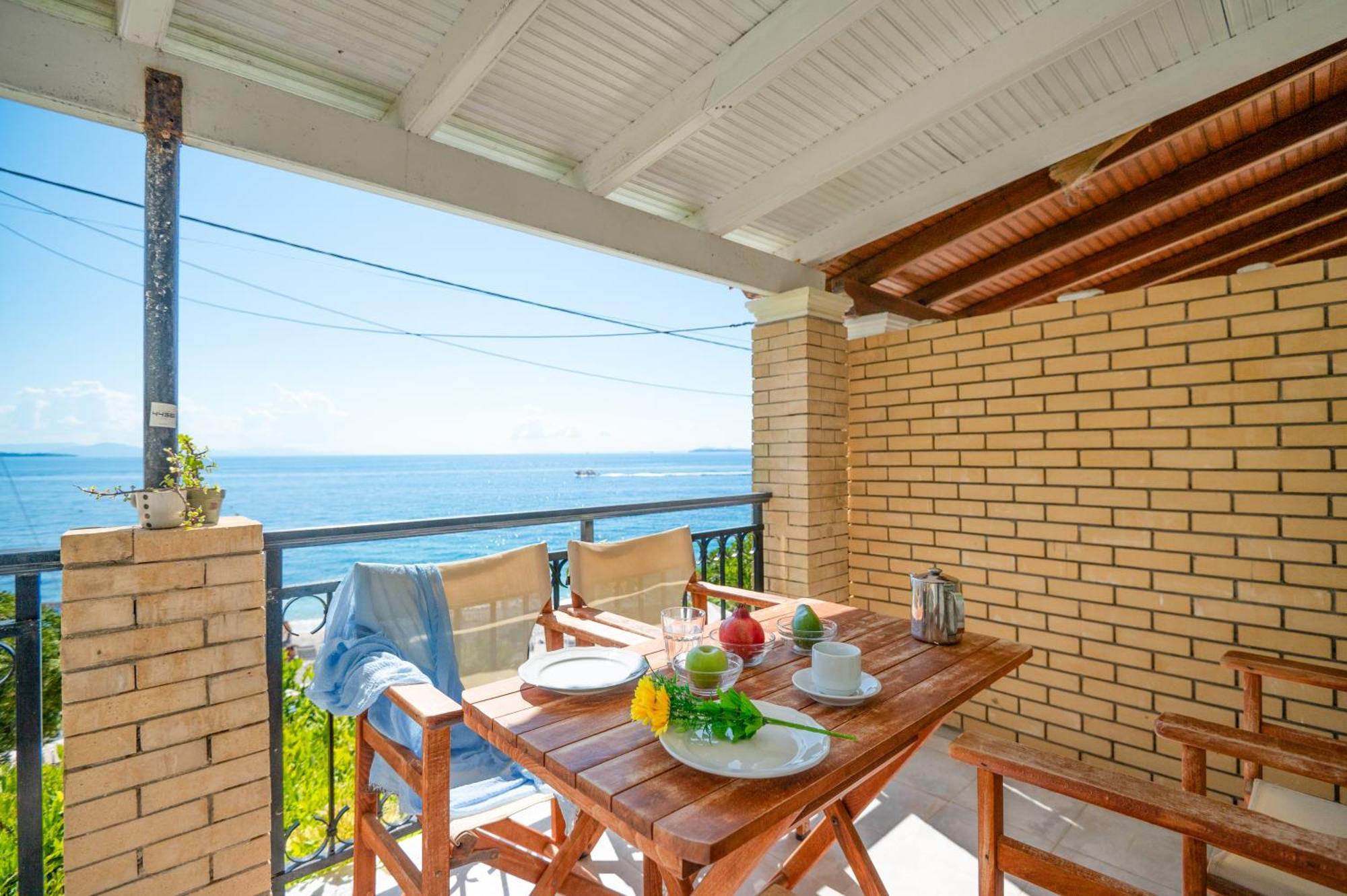 Kaminaki Beachfront Apartments Nisaki  外观 照片